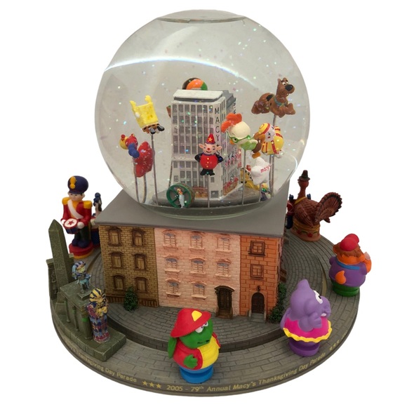 2005 Macy's Thanksgiving Day Parade Musical Snow Globe Santa Is Coming To Town - Picture 7 of 17